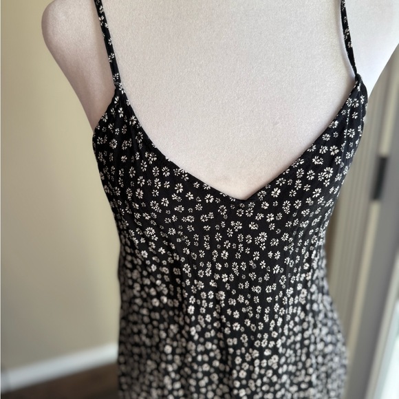 GapBlack Floral Spaghetti Strap Dress with slit - Picture 2 of 6